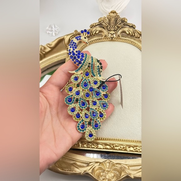 Stunning Vintage-Inspired Peacock Brooch 🦚 - Picture 5 of 6